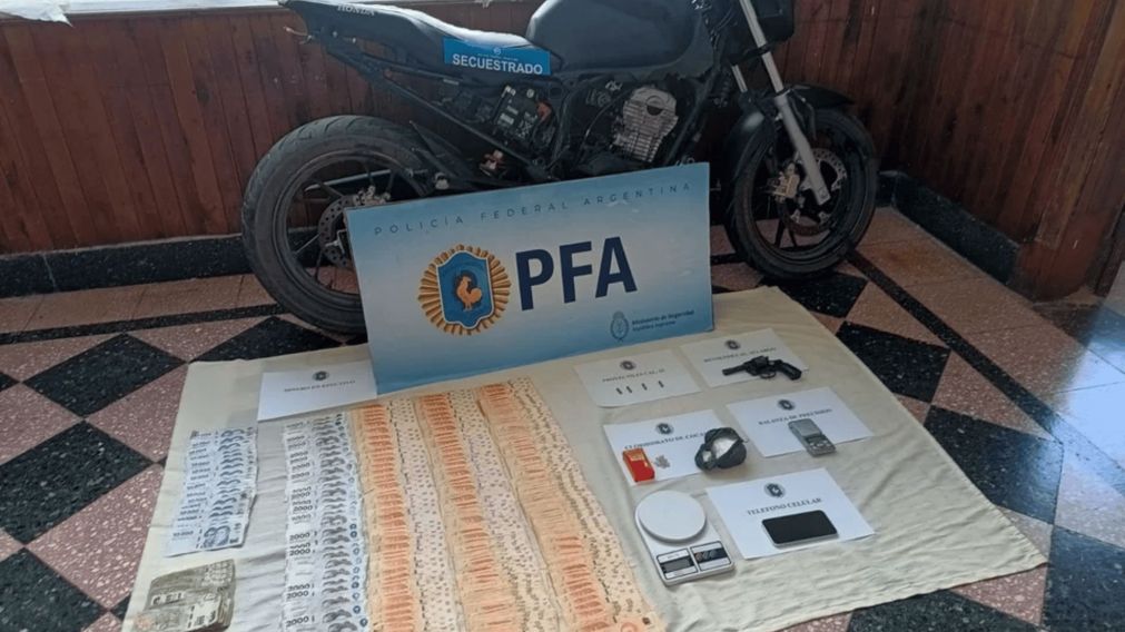 Lo secuestrado en poder del delincuente.