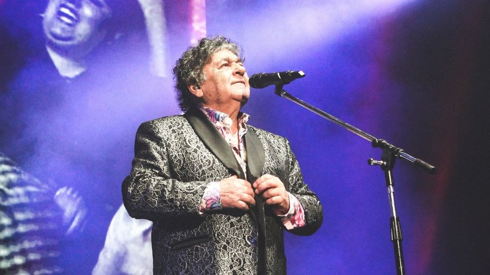 Cacho Deicas, el cantante de Los Palmeras, está internado en un sanatorio de Santa Fe.