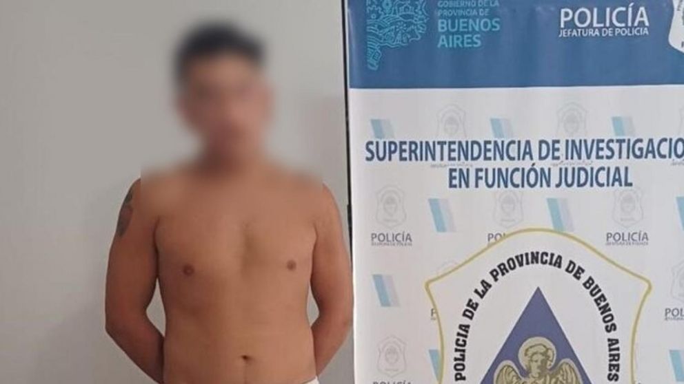 Este es el individuo, de 19 años, que fue capturado por los investigadores policiales.