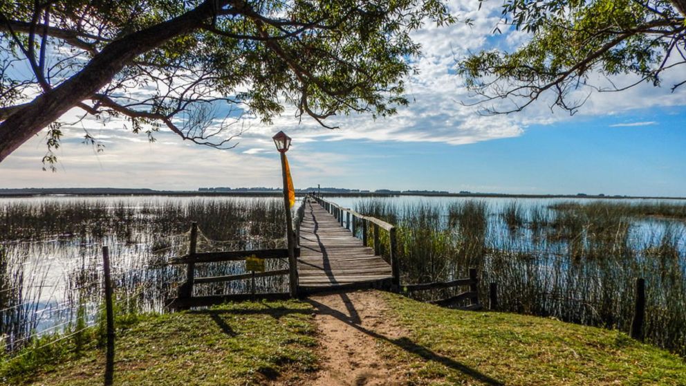 La Laguna Kakel Huincul es uno de los sitios más elegidos para una escapada.