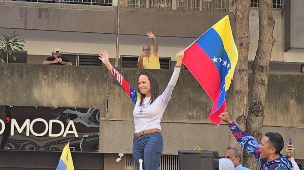 La referente opositora está acusada de "traición a la patria" y podría ser detenida.