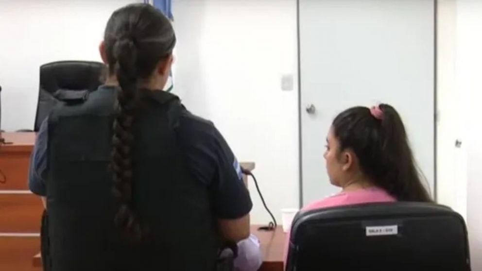 La mujer que hirió a su hijo con un cuchillo (Gentileza Canal 7).