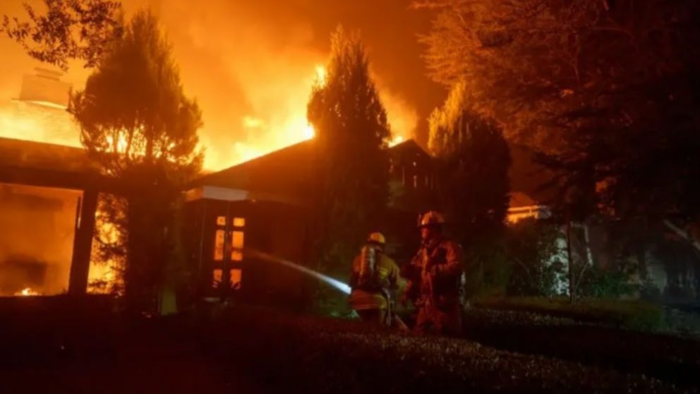 Enorme incendio en Los Ángeles (Gentileza BBC).