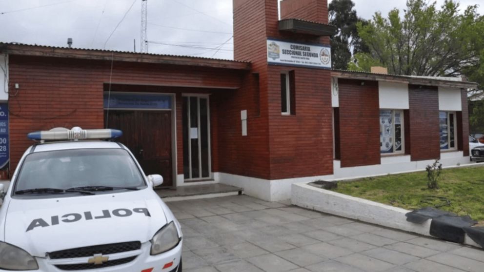 La policía busca al agresor que se dio a la fuga.