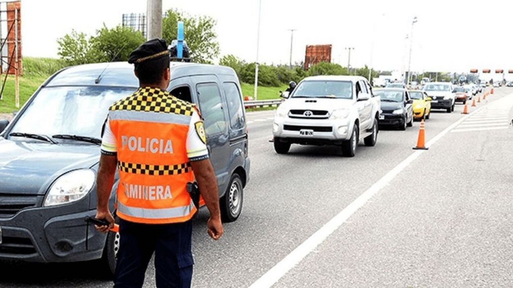 Hay una serie de papeles para llevar en el vehículo en caso de circular por rutas (Imagen ilustrativa).
