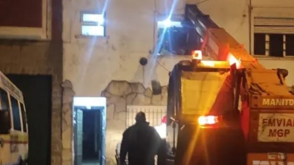 Policía pesaba más de 300 kilos, murió en su casa y lo sacaron con una grúa (Gentileza Ahora Mar del Plata).