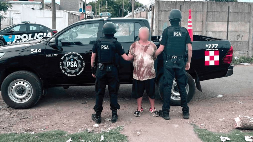 ¡VIDEO! Dos menores le dieron una bici a un vecino, vieron a la policía y huyeron: al inspeccionar el rodado hallaron cocaína en las ruedas