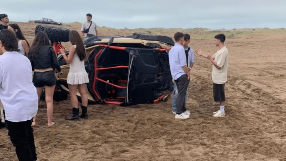 Un conductor discutió por la música en la playa y luego atropelló a tres personas (Imagen redes sociales).