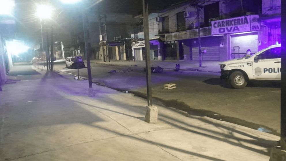 El veh�culo del polic�a que fue consumido por las llamas.