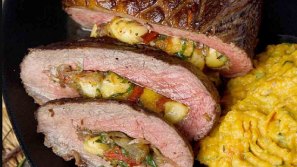 Asado para Año Nuevo: el corte de carne que es "una manteca" para hacer relleno a la parrilla con puré y sale espectacular.