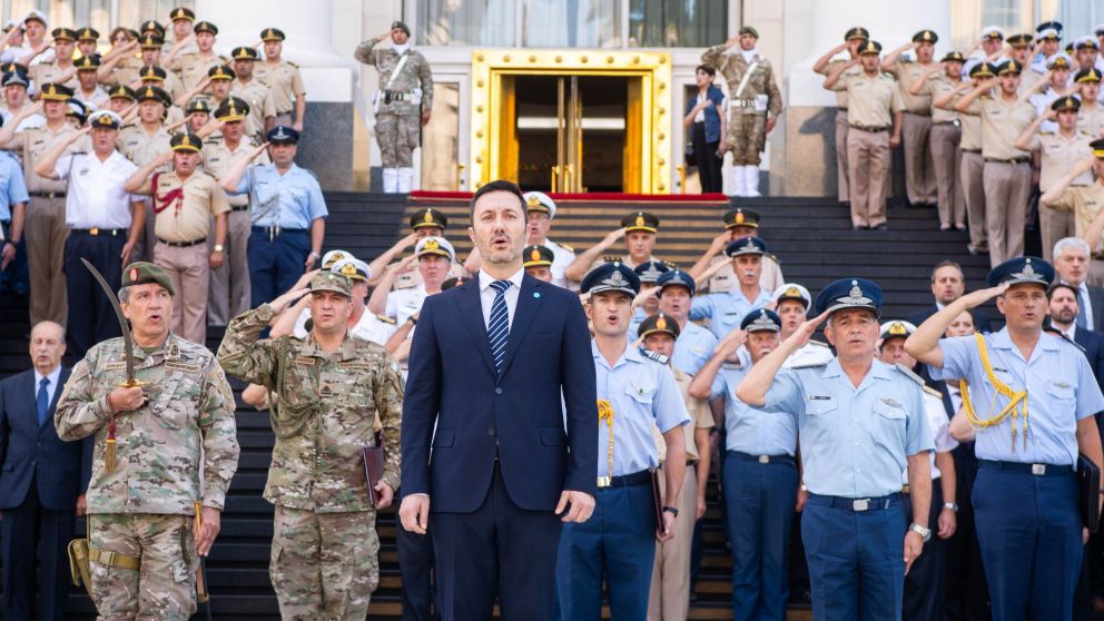 zzzznacp2NOTICIAS ARGENTINAS BAIRES, ENERO 9: El ministro de Defensa, Luis Petri, tomó juramento y puso en funciones esta mañana al nuevo jefe del Estado Mayor Conjunto de las Fuerzas Armadas, brigadier general Xavier Julián Isaac. Foto NAzzzz