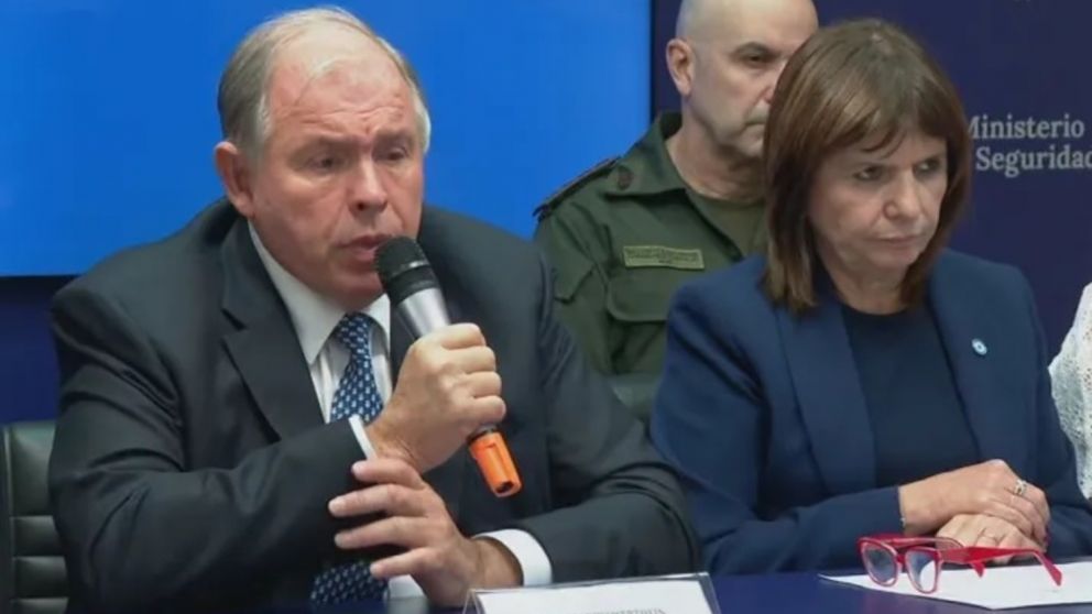 Patricia Bullrich, y el ministro de Relaciones Exteriores, Gerardo Werthein, encabezaron una conferencia de prensa junto a los familiares de Nahuel Gallo.