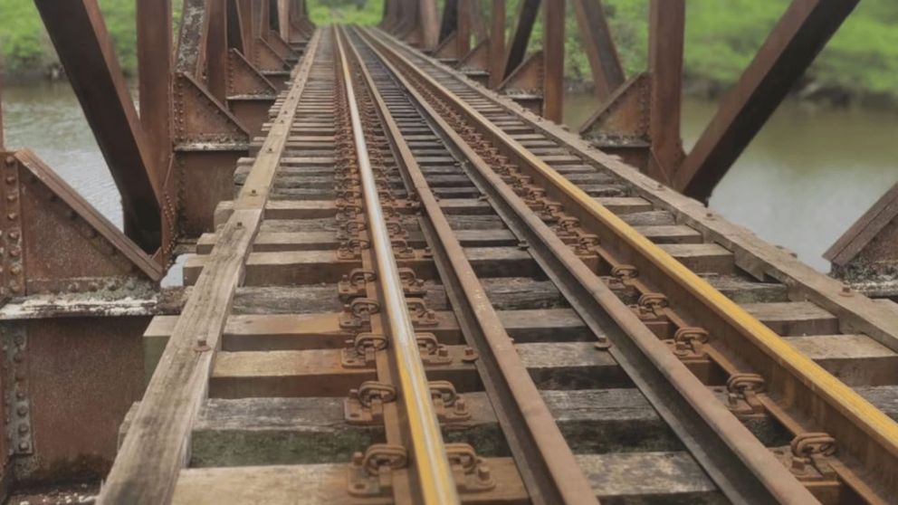 El hecho ocurrió en un puente de difícil acceso, al norte de Santa Catarina, Brasil.