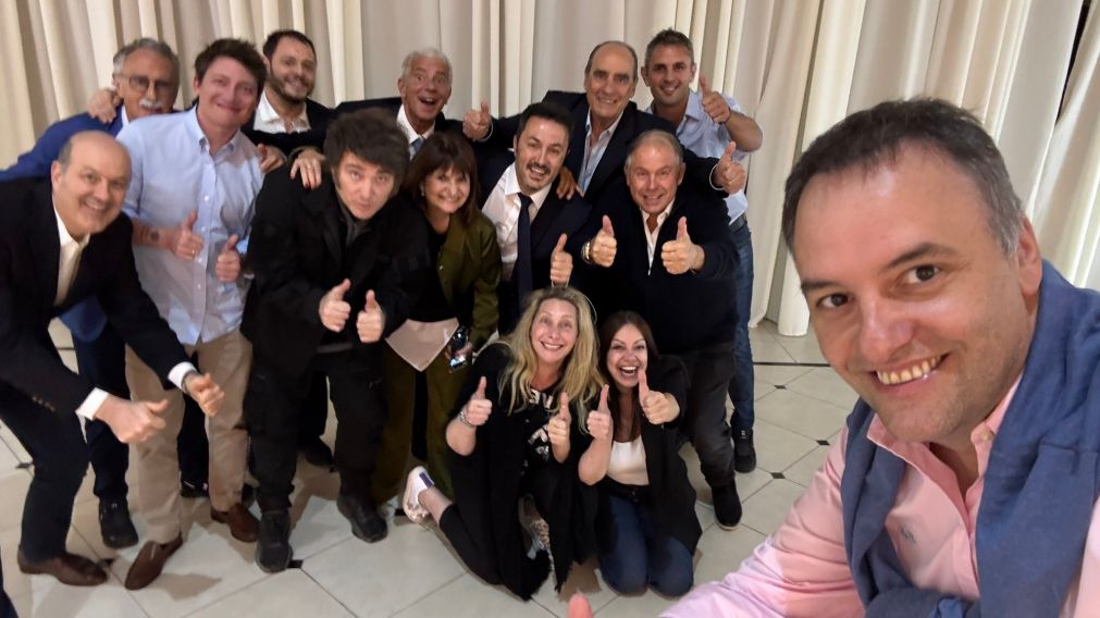 La foto del encuentro que compartió Manuel Adorni.