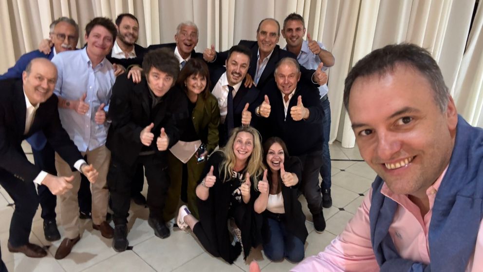 La foto del encuentro que compartió Manuel Adorni.