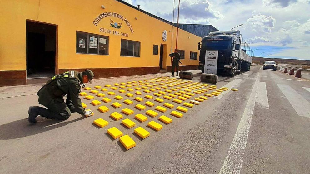 ¡Tanque lleno! VIDEO: así detectan 136 kilos de cocaína escondido en un camión