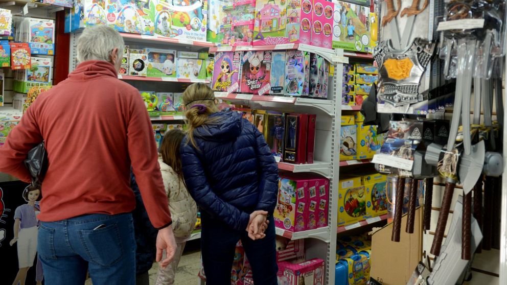 EN LOS NEGOCIOS OPINAN QUE LOS CONSUMIDORES LLEGARON CON "INGRESOS LIMITADOS" A LAS FIESTAS.