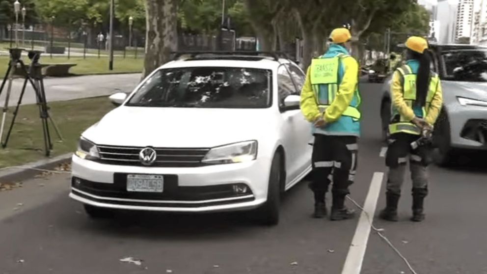 El hombre, de origen ruso, se negó a hacer el test de alcoholemia y se atrincheró en su auto.