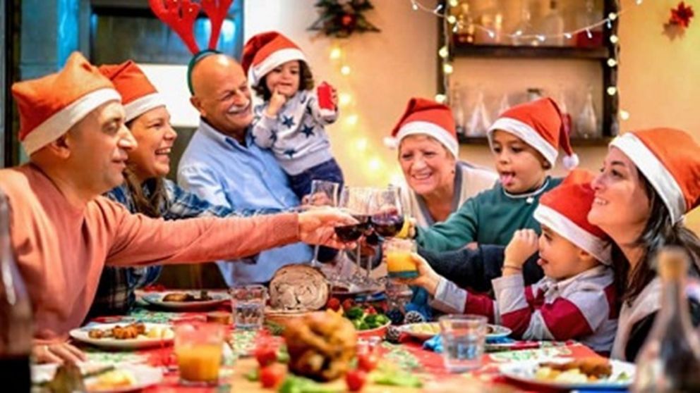 Desde personajes mitológicos que quieren atentar contra Papá Noel hasta comidas exóticas: las tradiciones navideñas más raras del planeta