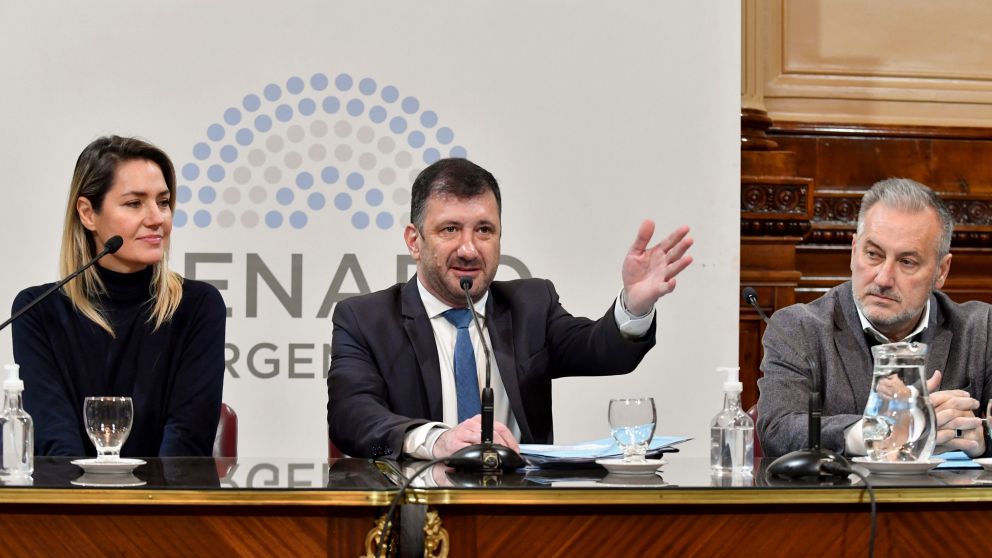 zzzznacp2NOTICIAS ARGENTINAS BAIRES, JUNIO 8: Se constituyó la comisión de de Sistemas, Medios de Comunicación y Libertad de Expresión en el salón Illia del senado de la Nación en la que designaron presidente a Eduardo Kueider (Frente de Todos), vicepresi