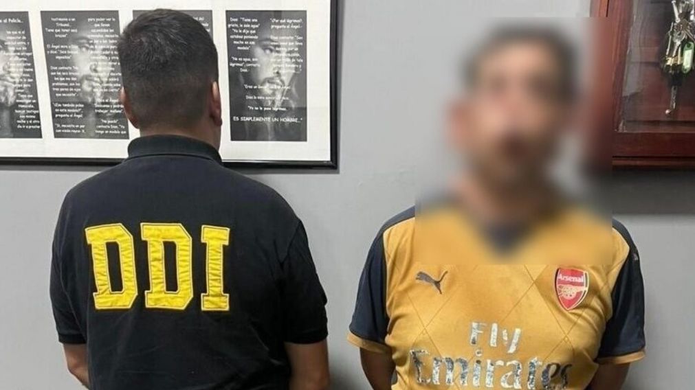 Este es el individuo que resultó aprehendido por los investigadores policiales.