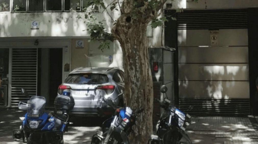 El supuesto estafador acudió al edificio para venderle dólares a una mujer (Foto Noticias Argentinas).