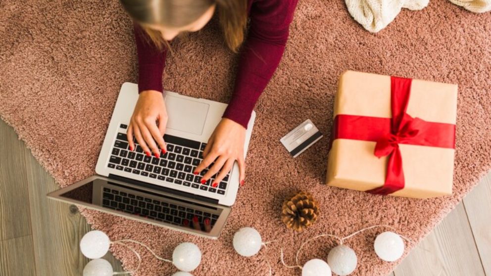 Alertan por estafas en las compras de último momento de regalos para Navidad (Imagen ilustrativa).