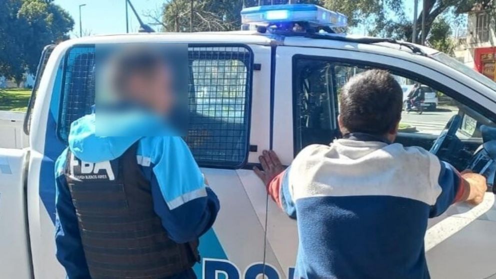 Este es el sujeto que fue apresado por los investigadores policiales.