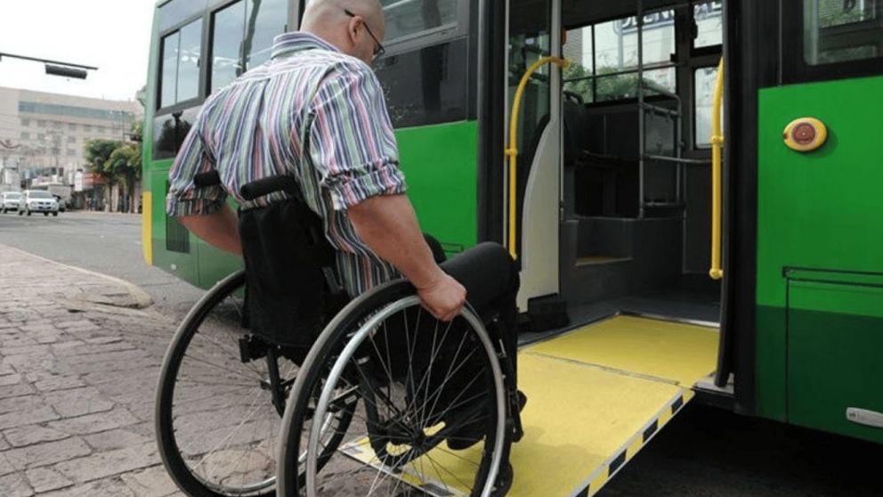 Personas con discapacidad pueden acceder a pasajes gratuitos en transporte realizando un trámite simple y totalmente online (Imagen ilustrativa).