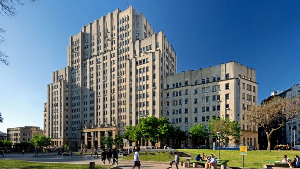 Las 10 carreras con mejor salida laboral de la UBA.