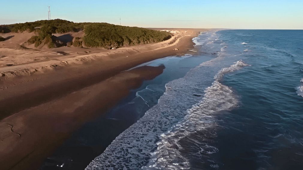 Este destino "oculto" en la provincia de Buenos Aires tiene playas vírgenes y es un lugar ideal para descansar (Captura video=.