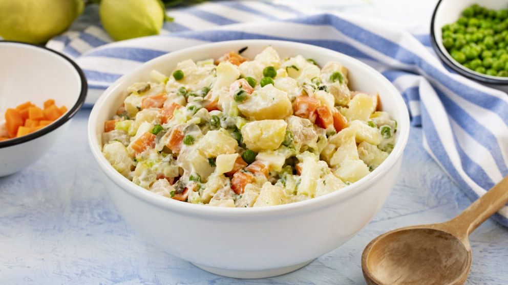 Ponele un toque de magia a la clásica ensalada rusa con un sencillo producto que recomienda Paulina Cocina.