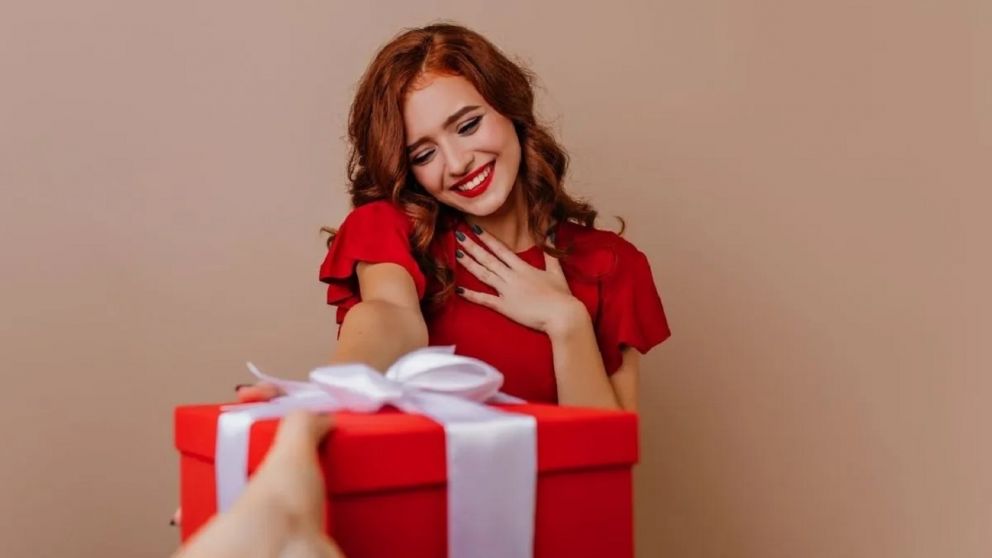 Los mejores regalos de Navidad para una mujer, según la Inteligencia Artificial.