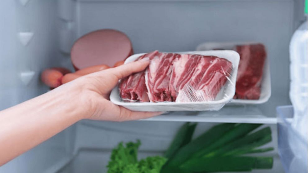 Es fundamental saber cuánto tiempo pueden durar la carne y el pollo en la heladera para evitar riesgos a la hora de consumirlos (Imagen ilustrativa).