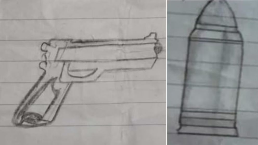 A la nena le encontraron los dibujos de una pistola y una bala (X/@Hechosanderecho).