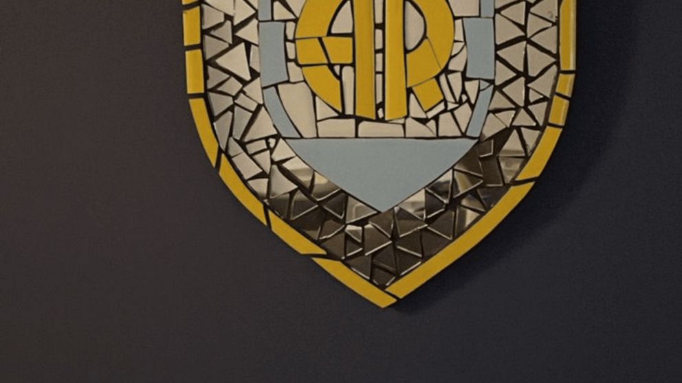 Los hinchas de Atlético de Rafaela le quieren regalar un escudo al jubilado asaltado.