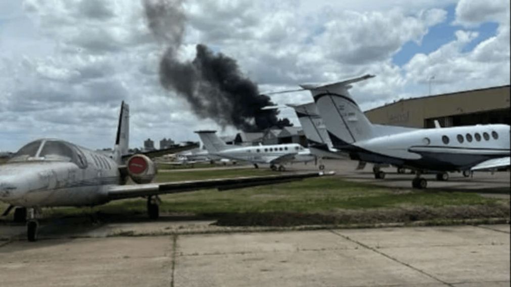 El avión despistó y murieron los dos pilotos.