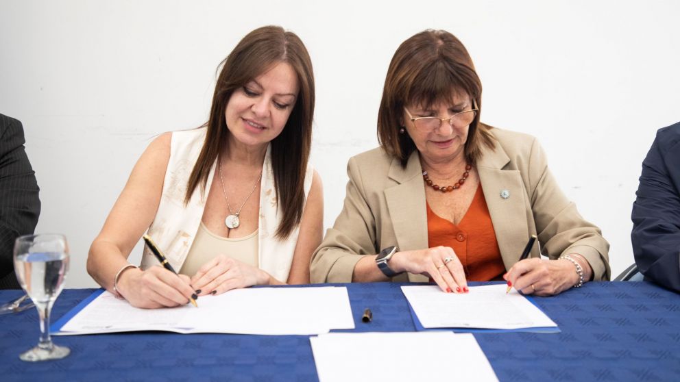 Patricia Bullrich anunció la vuelta del Servicio Cívico junto a Sandra Pettovello.