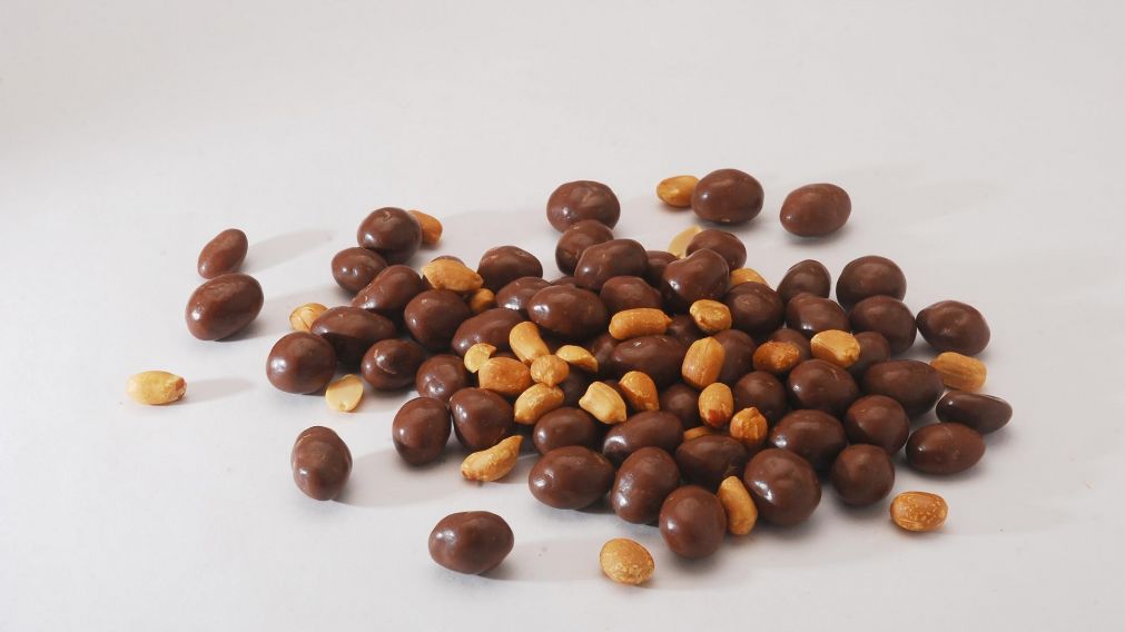 Maní con chocolate casero: receta fácil y barata para la mesa dulce de Navidad.