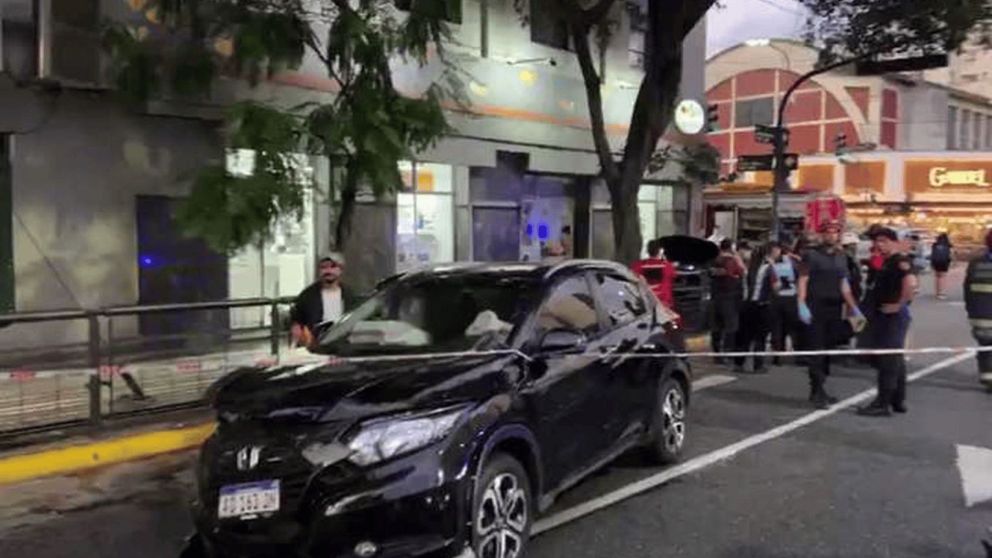 La artista plástica Marta Minujín protagonizó un fuerte accidente de tránsito en el barrio de Monserrat (Imagen captura vídeo).