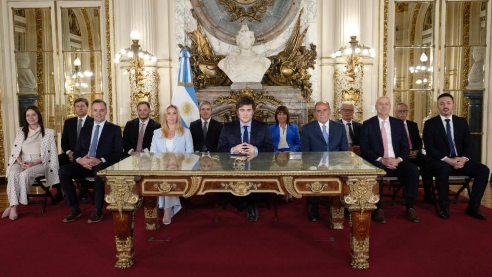 Milei habló con sus funcionarios sobre sus futuras vacaciones y pidió austeridad.