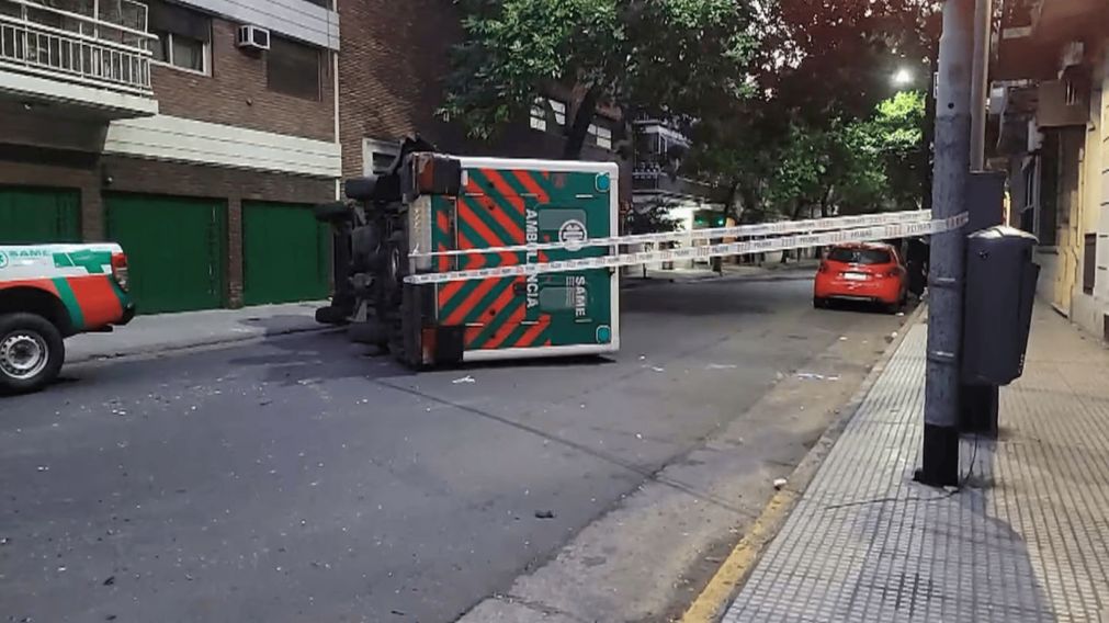 Así quedó la ambulancia tras el impacto.