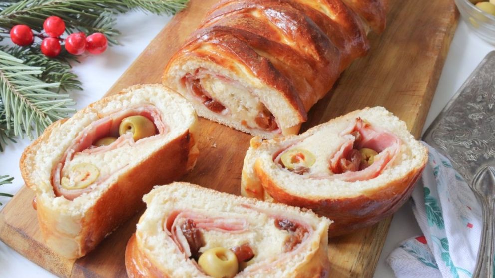 Receta para hacer pan trenzado relleno de jamón y queso, ideal para acompañar los mates de la tarde o disfrutar en cualquier ocasión.