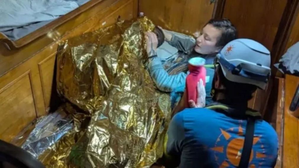 Una nena de 11 años fue rescatada después de pasar tres día en el mar, aferrada a un salvavidas (Imagen CompassCollective).