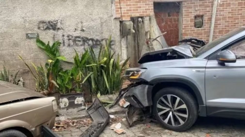 El turista chocó su auto tras ser baleado.
