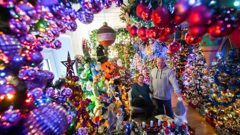 La pareja alemana superó su propio récord de arbolitos navideños.