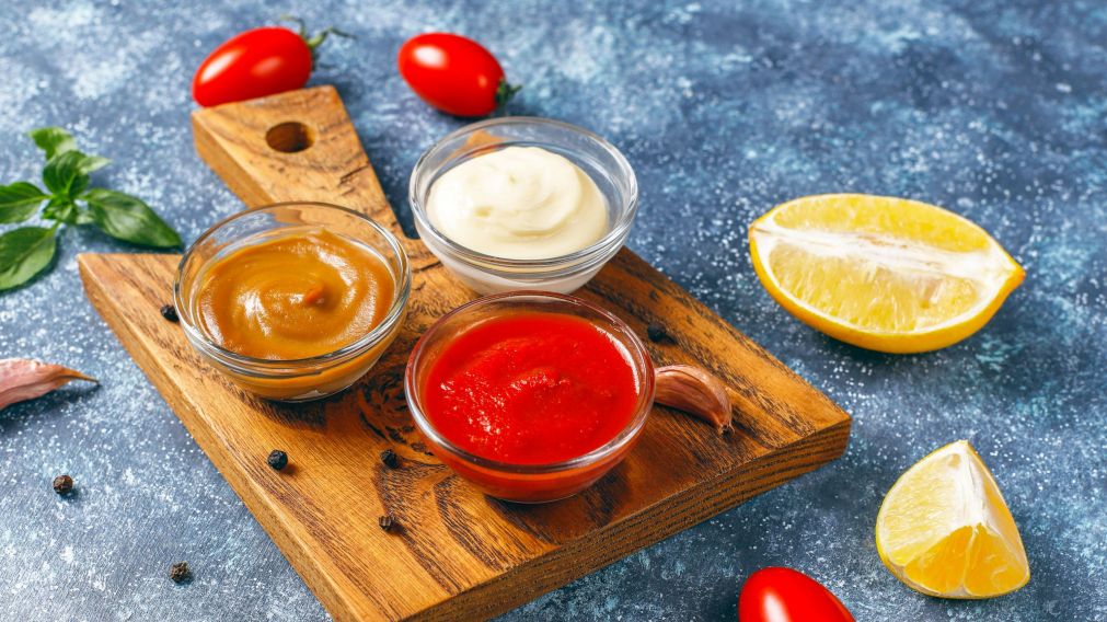 ANMAT prohibió salsas de diferentes marcas: pueden ser peligrosas para la salud (imagen ilustrativa/Freepik).