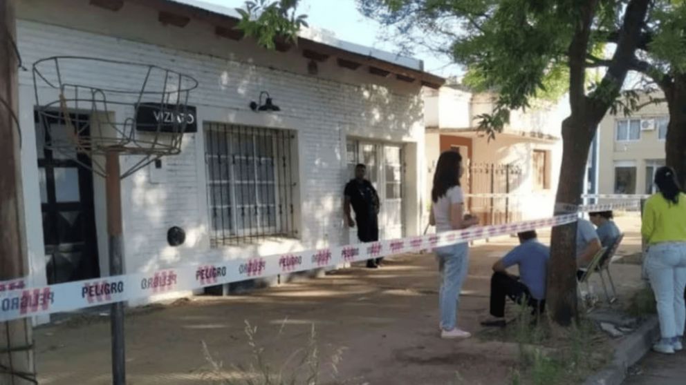 La casa donde fue hallada la víctima comida por sus perros.