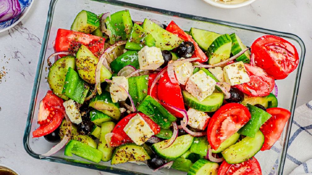 Ni rusa ni Waldorf: la novedosa ensalada para acompañar el vitel toné y el matambre.