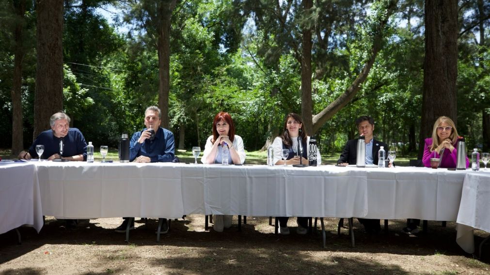 M�ximo Kirchner, Sergio Massa, Cristina Kirchner y Axel Kicillof en el encuentro del PJ bonaerense en Moreno.